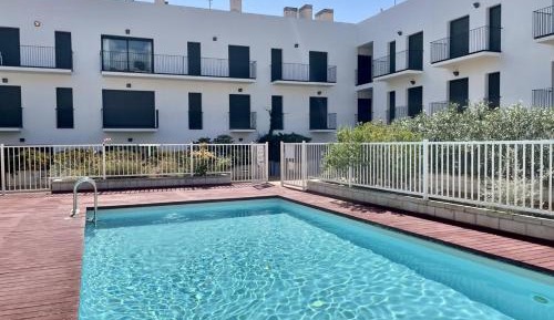 Apartment with Pool View 