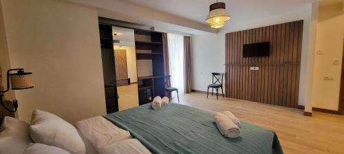 Deluxe Double or Twin Room with Balcony