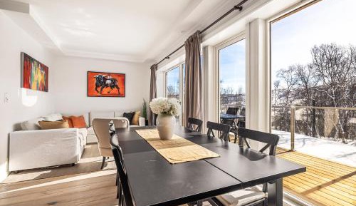 Apartment with Mountain View