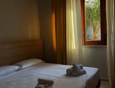 Deluxe Double Room with Side Sea View