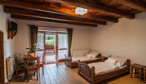 Quadruple Room with Private Bathroom