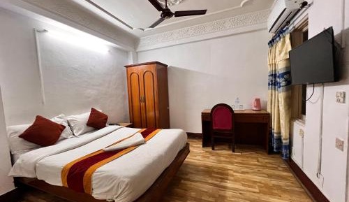 Standard Double or Twin Room with 24 hr Check-In & Check-out