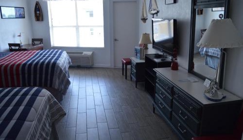 Queen Room with Two Queen Beds - Partial Ocean View