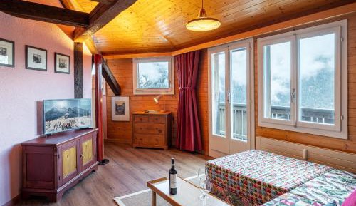 Apartment with Mountain View