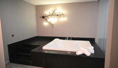 Superior King Suite