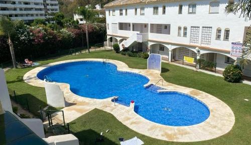 Apartment with Pool View 