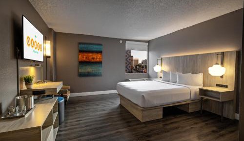 Gold Spike Queen (21 & Over)