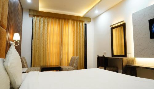 Deluxe King Suite