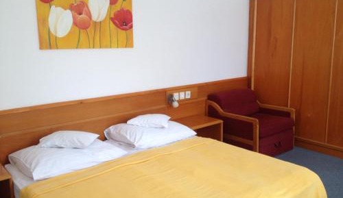Studio Apartment (3 Adults)