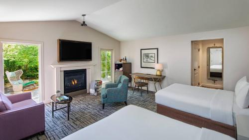 Junior Suite with Two Double Beds and Sofa Bed