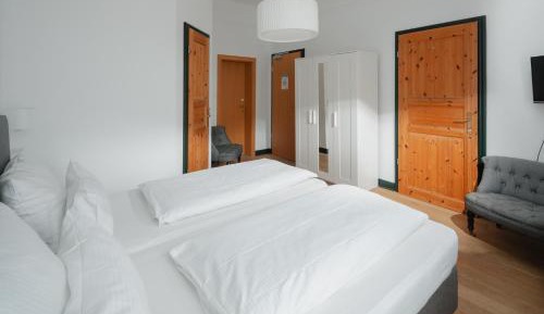 Family Room with separate Single Room