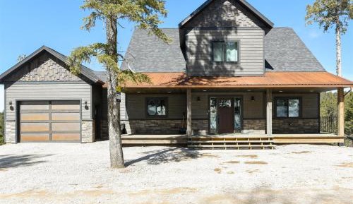 Six-Bedroom Holiday Home
