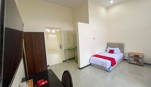 Standard Double Room with Shared Bathroom
