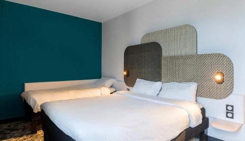 Standard Room with One Double Bed and One Single Bed