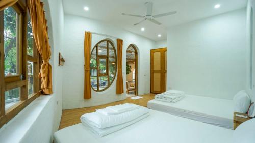 Family Room with Garden View
