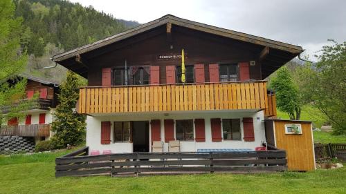 Apartment with Mountain View
