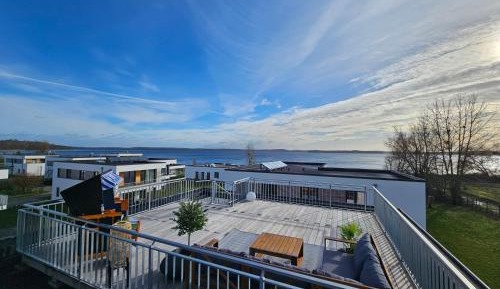 Apartment with Lake View