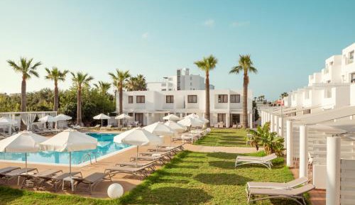 Studio Apartment with Pool Access