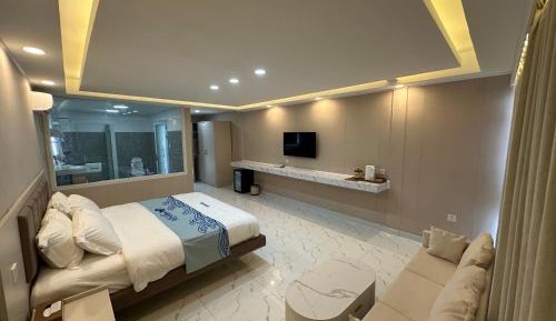 Superior Deluxe Double or Twin Room 