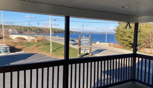 Apartment with Lake View