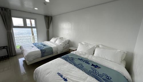 Standard Twin Room with Sea View