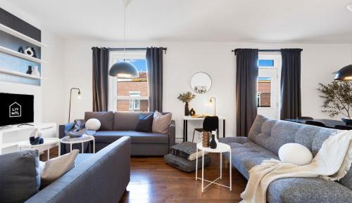 Four-Bedroom Apartment with Balcony 