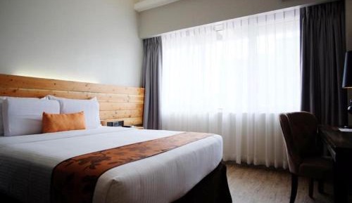 Deluxe Queen Room