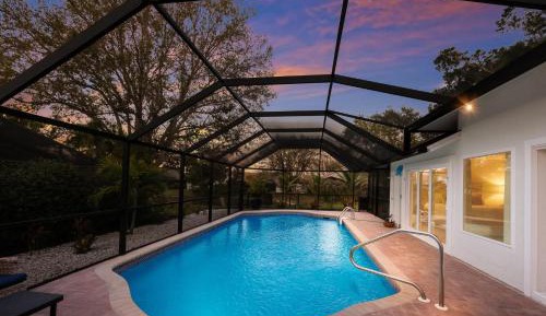Three-Bedroom Holiday Home 