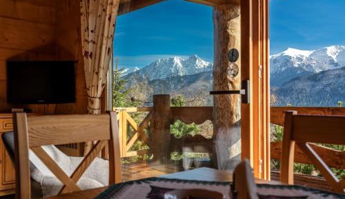 Panoramic One-Bedroom Apartment with Balcony, Fireplace and Mountain view