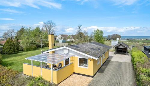 Three-Bedroom Holiday Home 