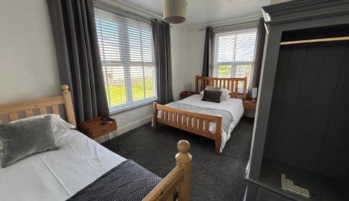 Deluxe Double or Twin Room with Mountain View