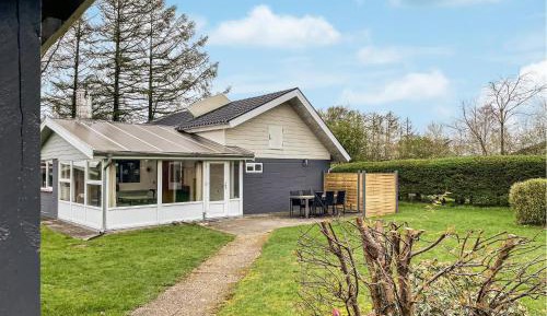 Three-Bedroom Holiday Home 