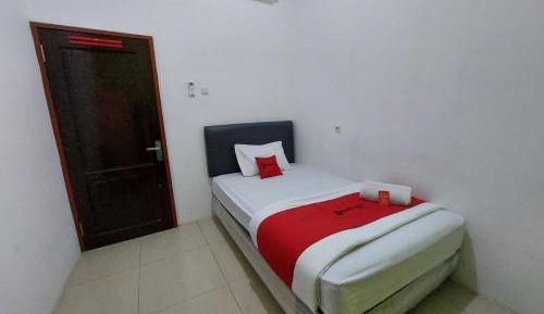 Deluxe Room (2 Adults + 1 Child)