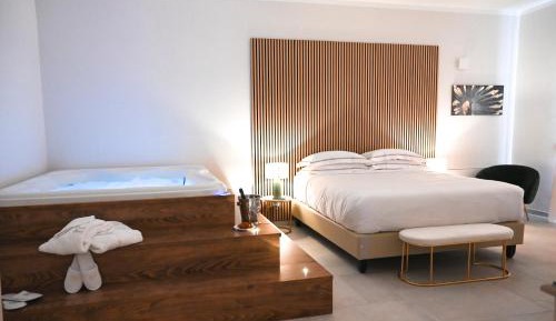 Deluxe Suite with Spa Bath