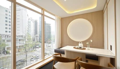 Cozy City Twin Room