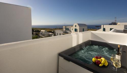 Deluxe Double Room with Side Sea View
