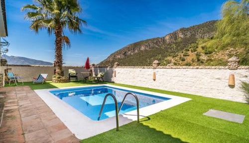 Three-Bedroom Holiday Home 
