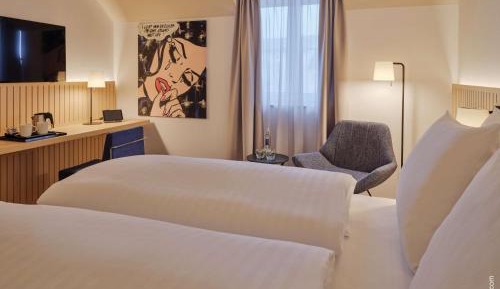 Comfort Room with Queen Bed