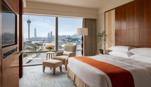 Deluxe King Room with Lake View