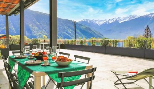 Apartment with Lake View