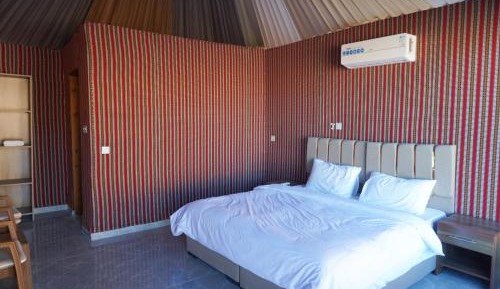 Double or Twin Room with Mountain View