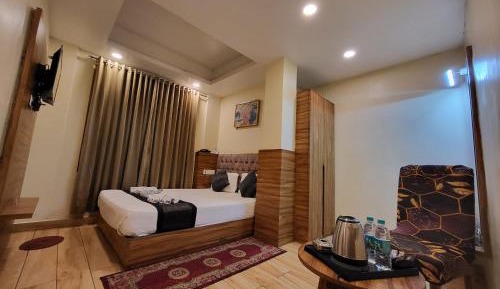 Deluxe Queen Room