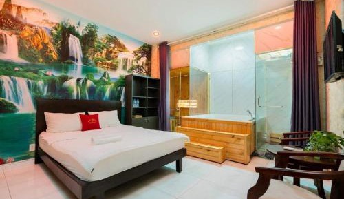 Deluxe Suite with Spa Bath