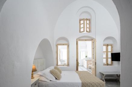 Junior Suite with Caldera View