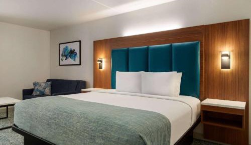 Executive King Room with Sofa Bed - Non-Smoking