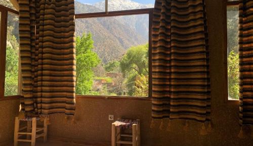 Apartment with Mountain View