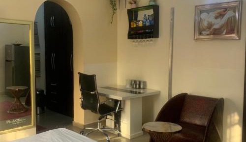 Deluxe Queen Suite