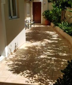 Economy Studio with shared Terrace - Ground Floor