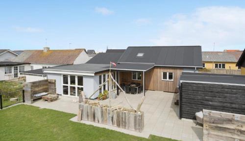 Three-Bedroom Holiday Home 
