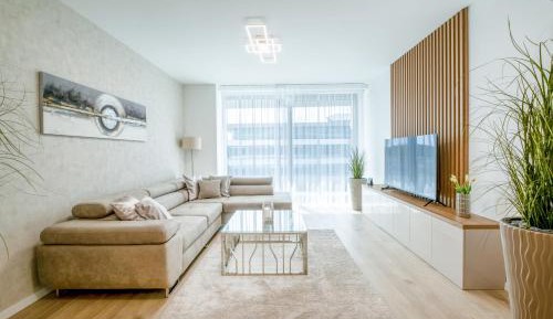 Apartment with Pool View 